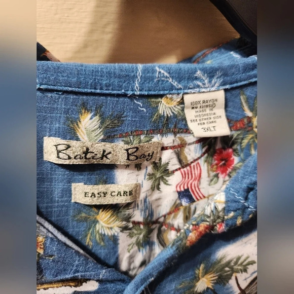 Batik Bay Palm Tree Hawaiian Design Short Sleeve Button Down Shirt - Picture 3 of 3